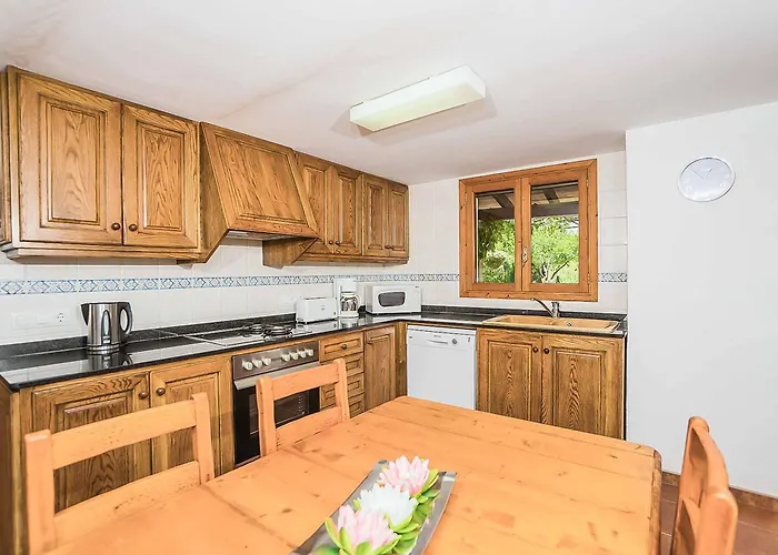 Вилла Tres Cames Польенса